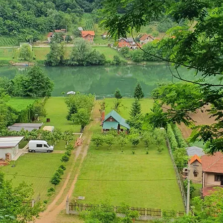 Campsite Kamp Prikolica Cetvorokrevetna Crnca
