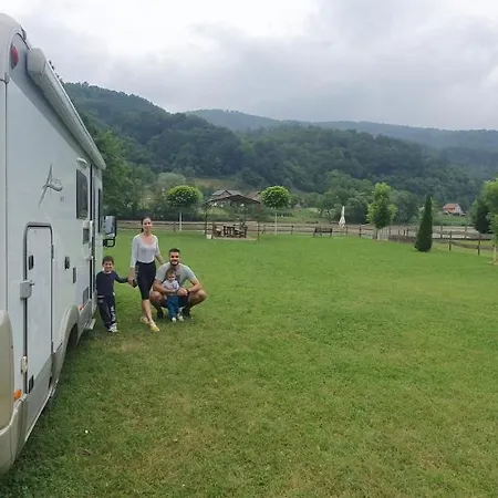 Kamp Prikolica Cetvorokrevetna Campsite