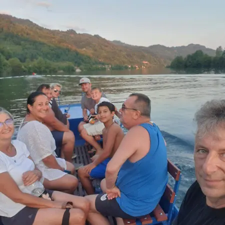 Kamp Prikolica Cetvorokrevetna Campsite Crnca