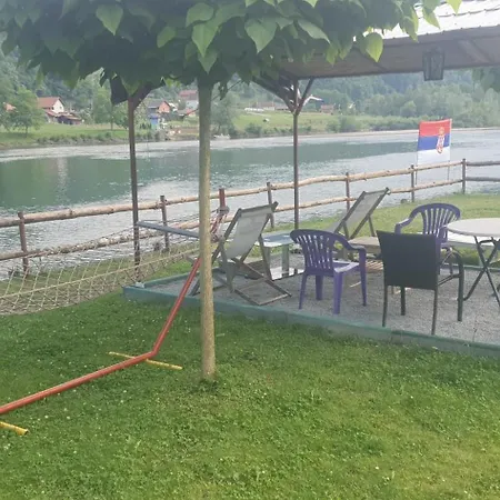 Kamp Prikolica Cetvorokrevetna Campsite